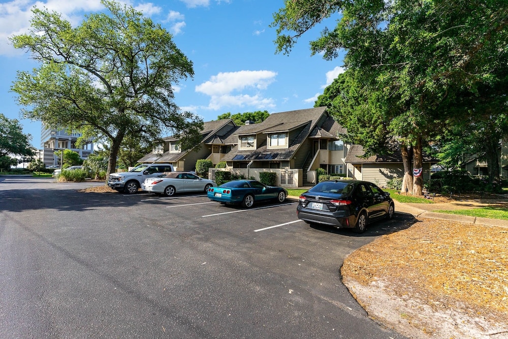 Clean and comfortable 2 bedroom 2 bath villa - 12G Richmond Park 2 Villa view 3