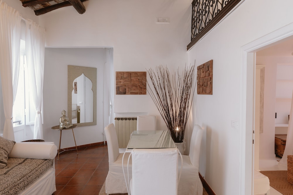 Navona Home