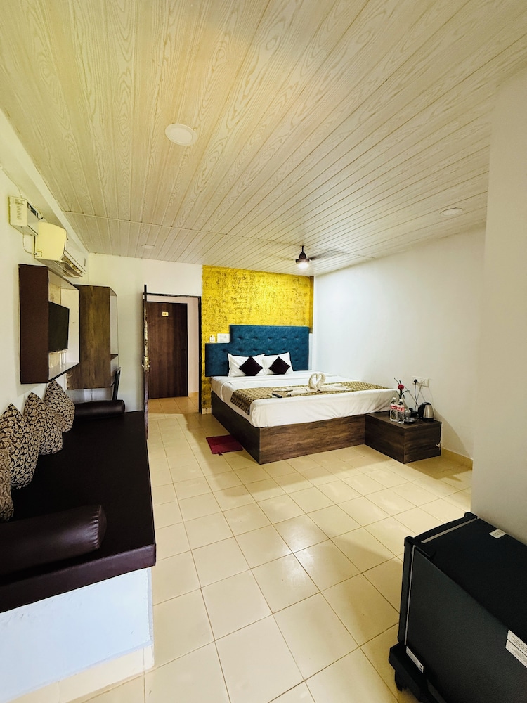 Candolim Sands