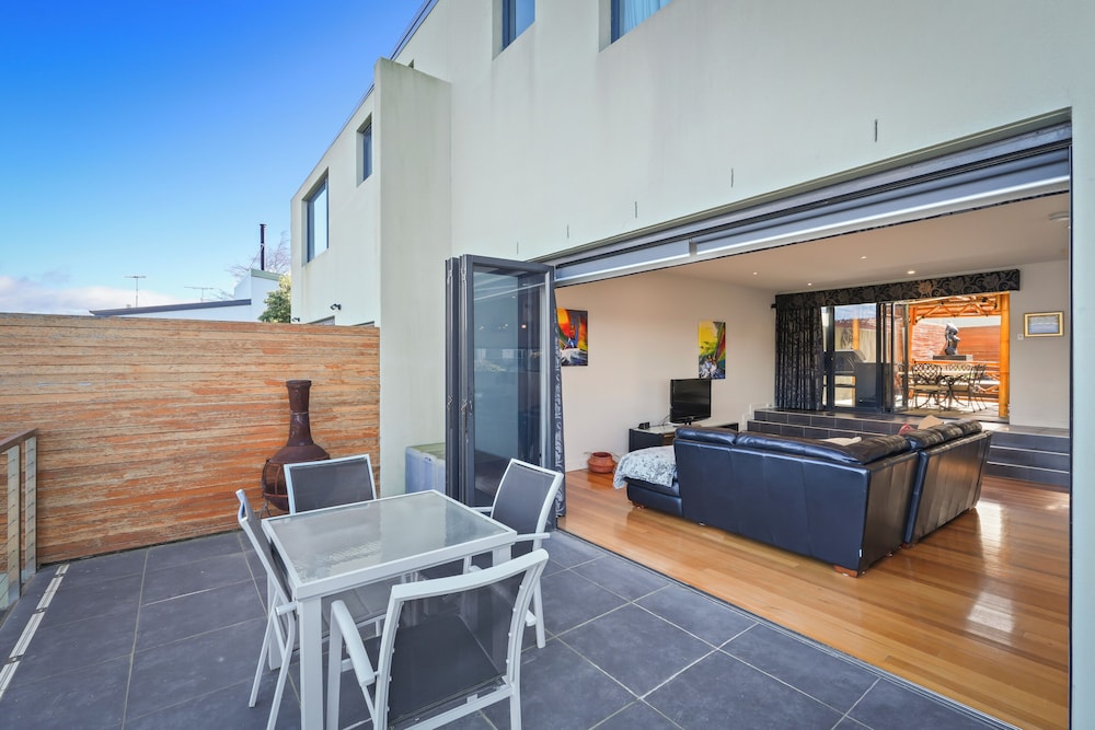 Waterfront Home - Gorgeous Views - 2 Bed