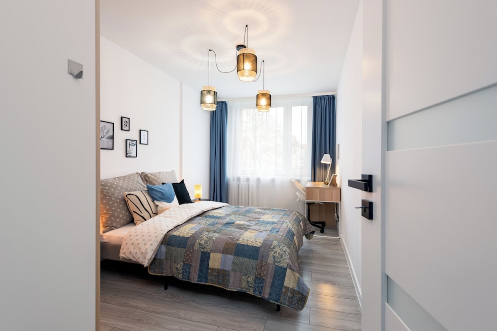 Family - by Kairos Apartments