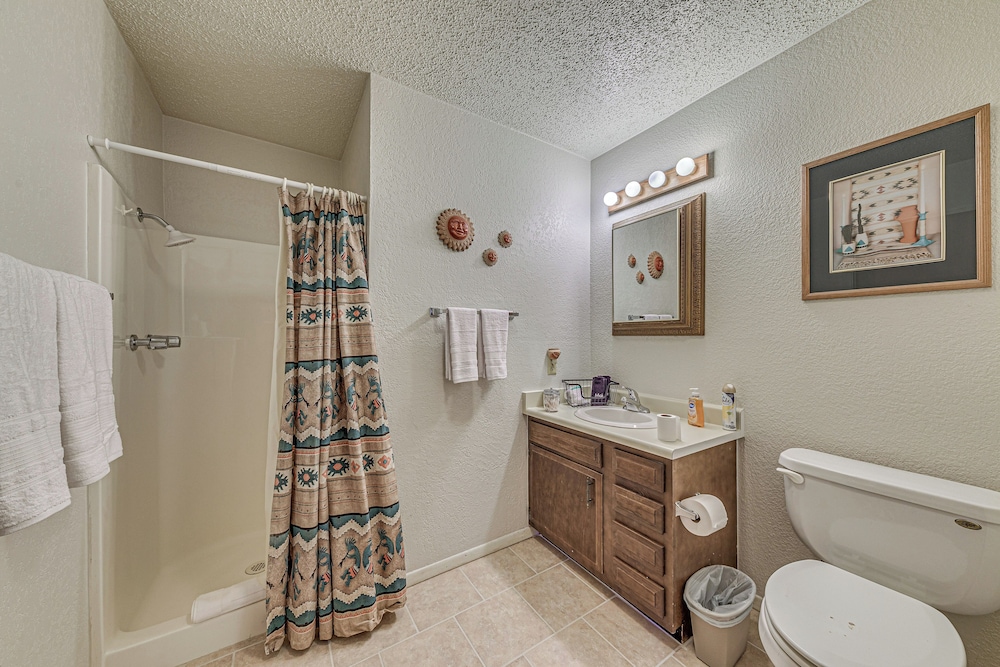 1 Mi to Downtown Ruidoso: Peaceful Forested Cabin!