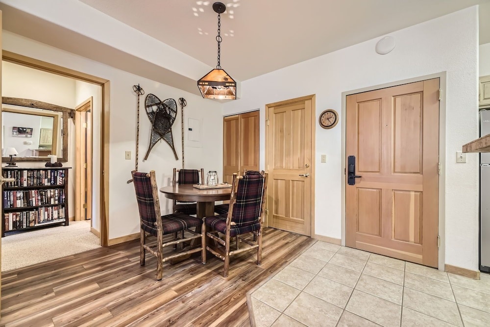 5023 Gateway 2 Bedroom Condo