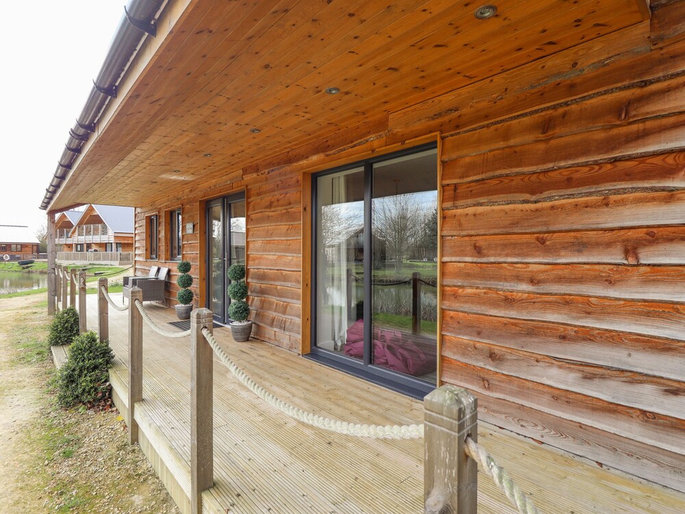 Lily-pad Lodge