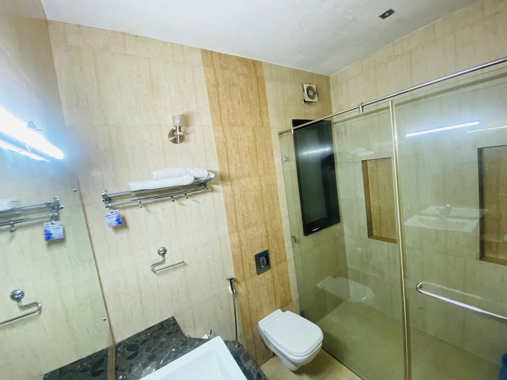 Hotel Amazone Residency DLF Phase 3