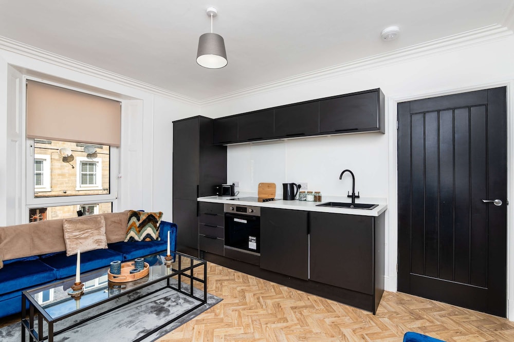 2 Bedroom Apartment-free Parking