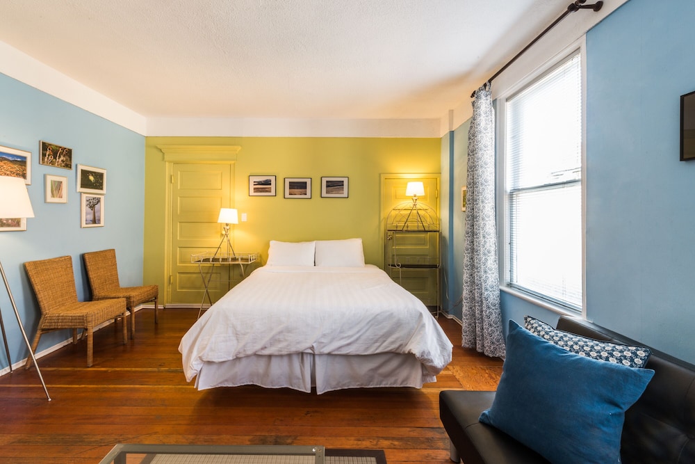 Ocean Island Garden Suites - Image 4