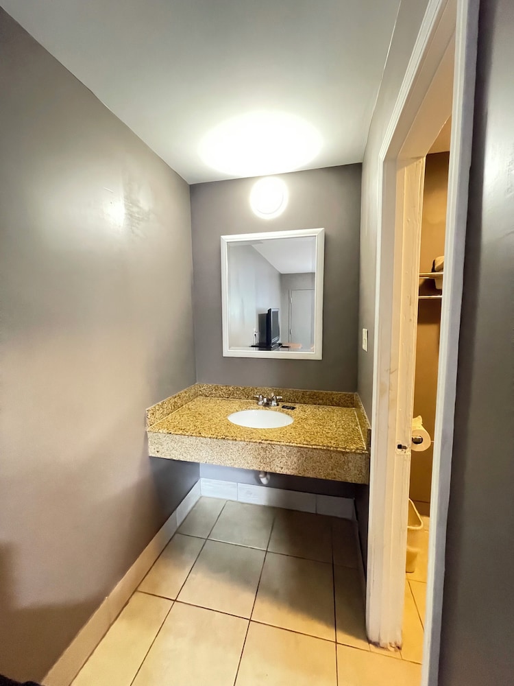 Westerner Motel