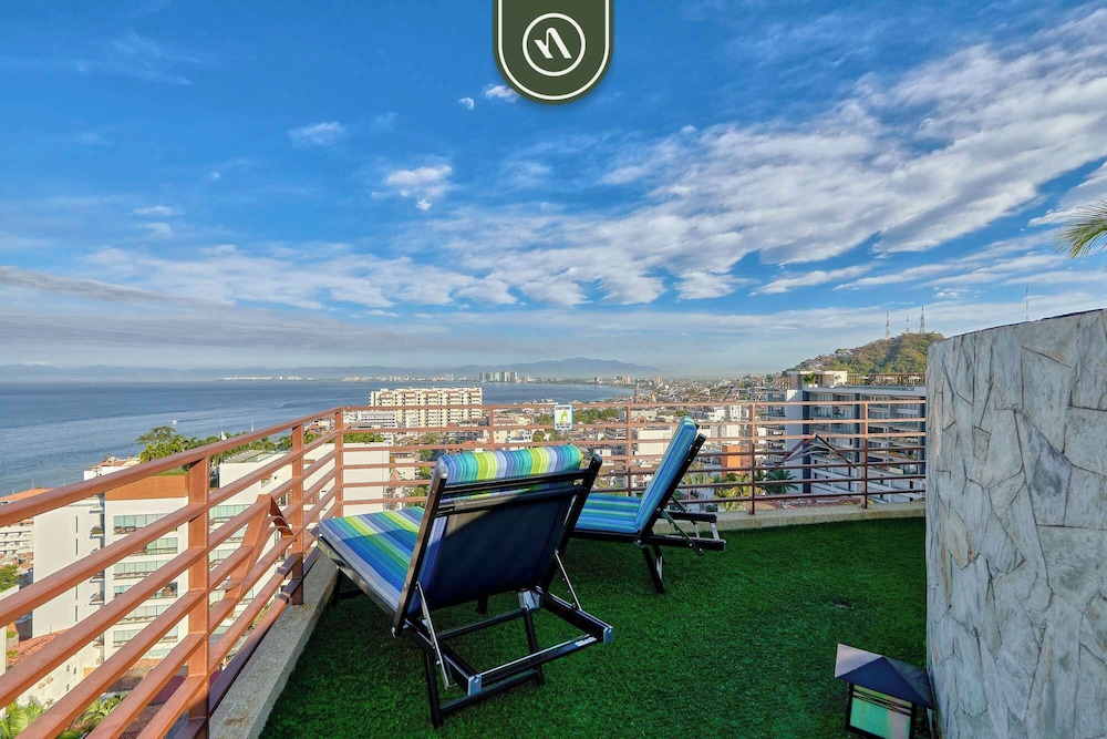 1 BR Condo - Amazing Sunsets From the Roof - Pool