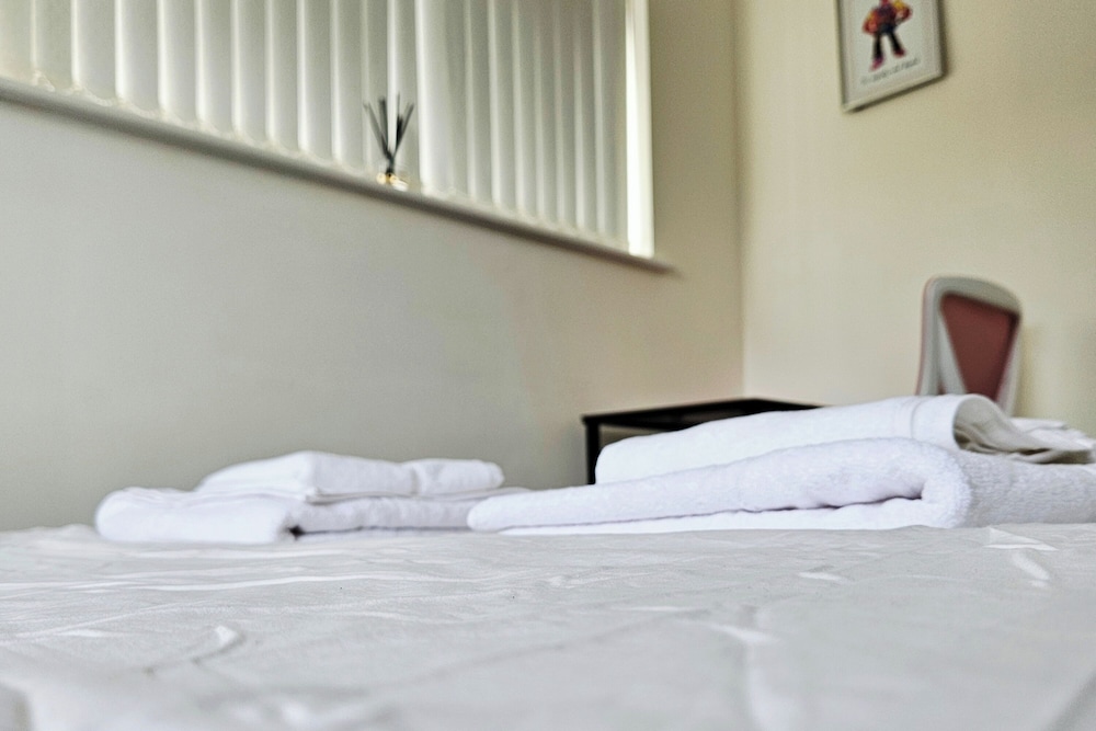 Willow Retreat - House in Burbage- Sleeps2- Garden