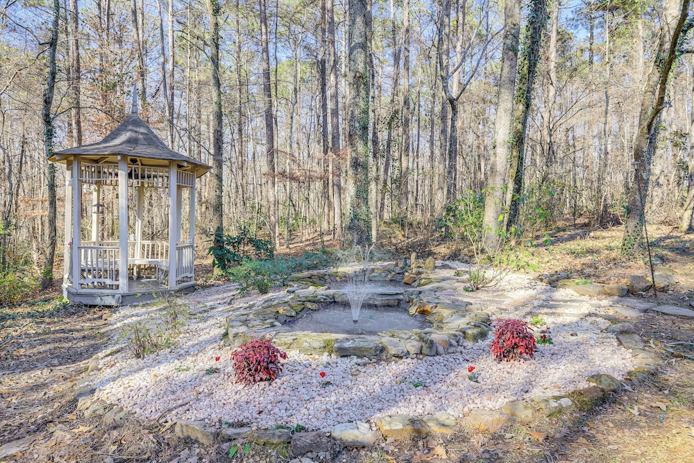 Private Hot Tub & Sauna: Georgia Nature Retreat!