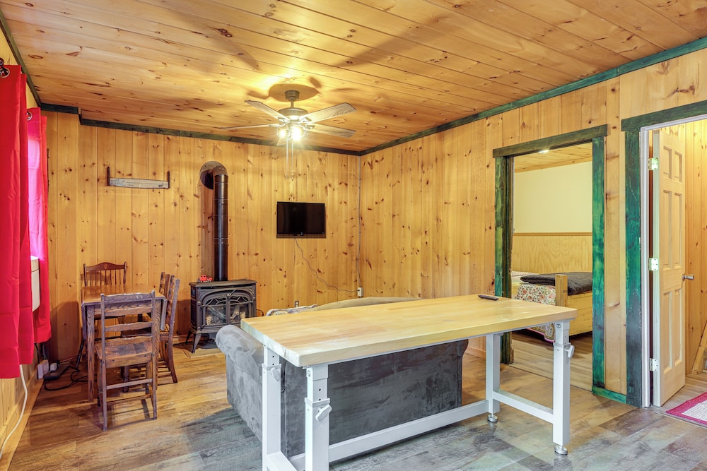 Hike, Raft, Ski & More: Cozy Cabin in Johnsburg!