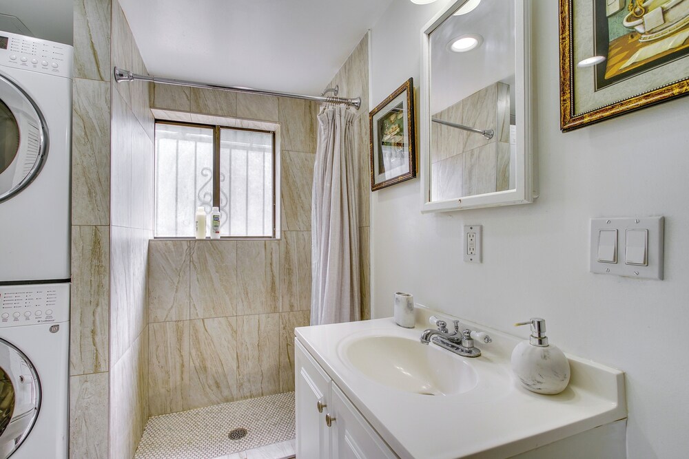 12 Mi to Temple Square: Cozy + Convenient Apt!