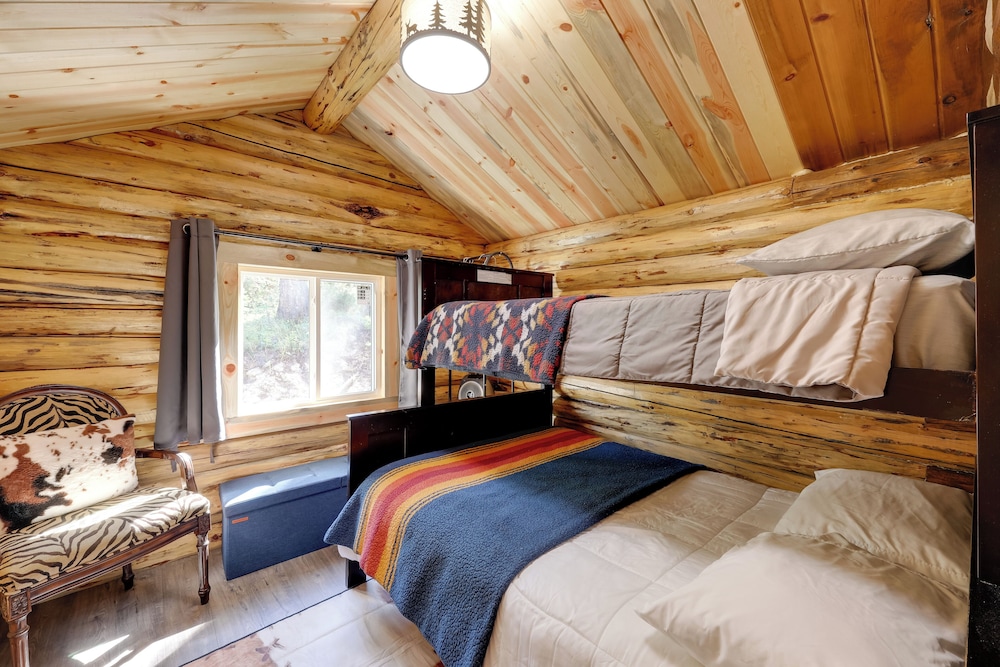 Day Trip to Glacier NP: Nature-packed Cabin!