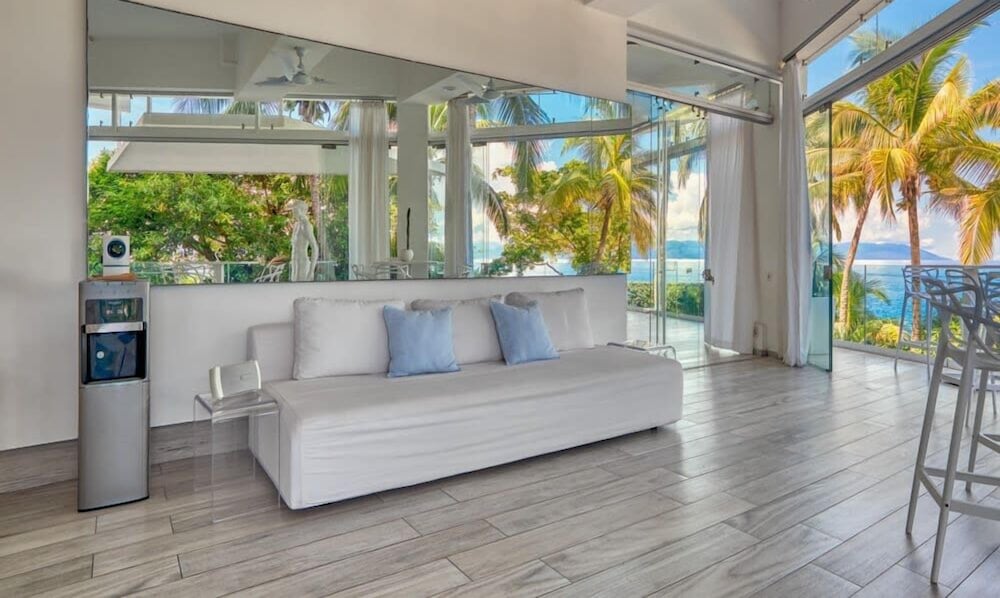 Luxury 1BR APT - Beach View - Jacuzzi - King Bed