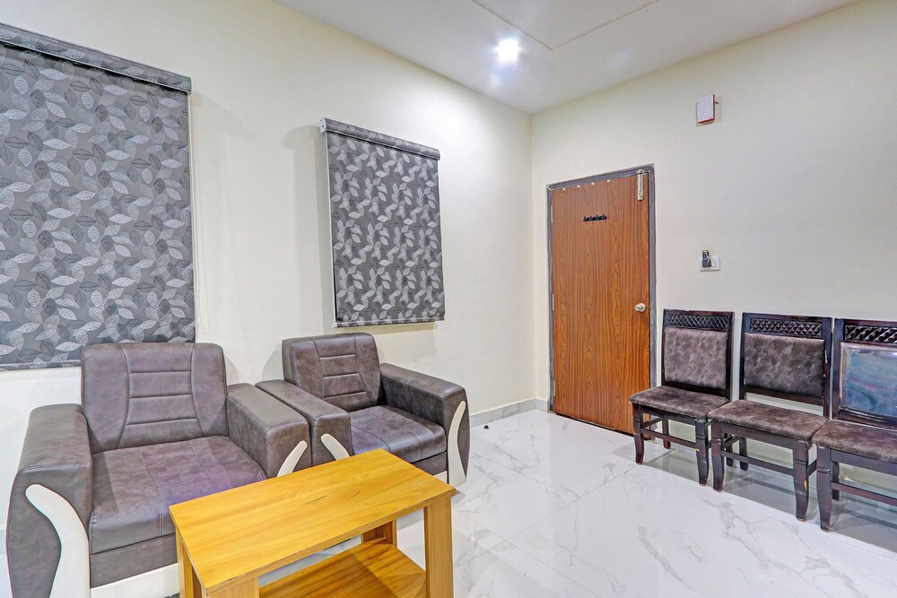 Fabhotel Dharani Grand
