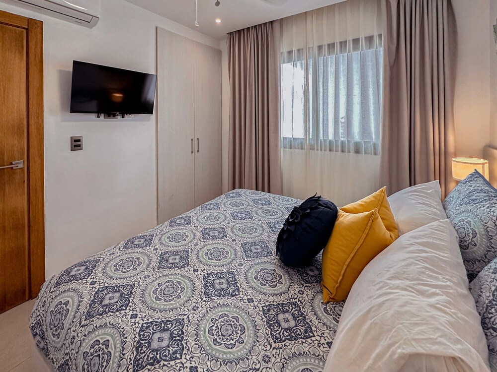 Fantastic Beach Penthouse With Rooftop BBQ
