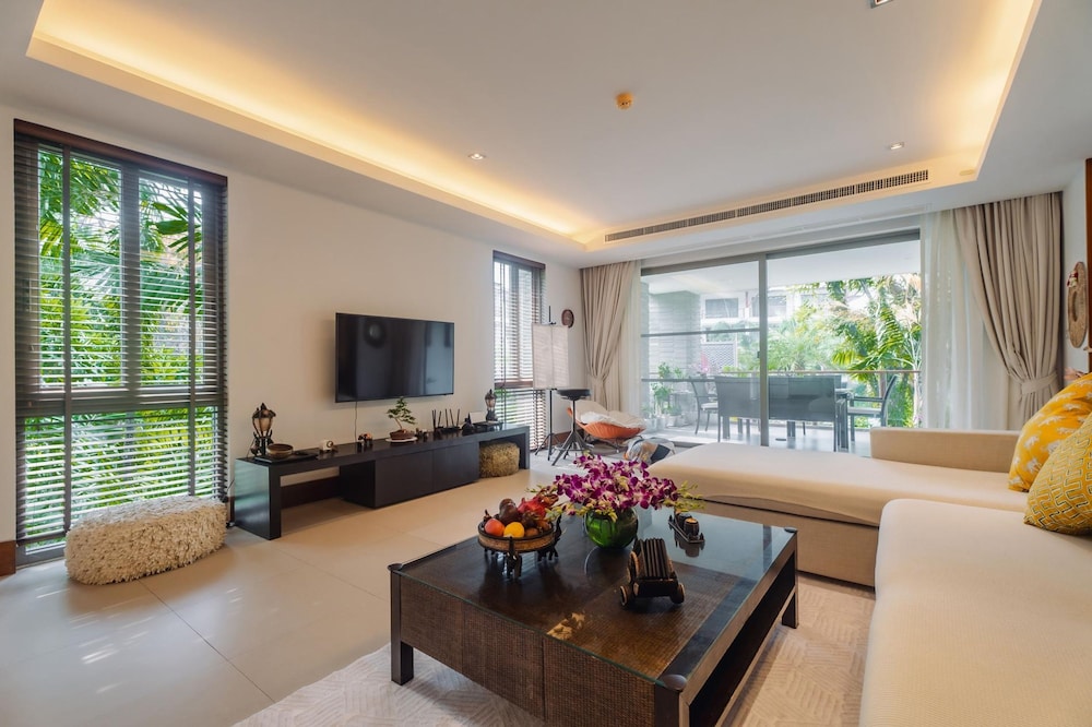 Pearl Of Naithon 3 Bedroom Beachfront Condo