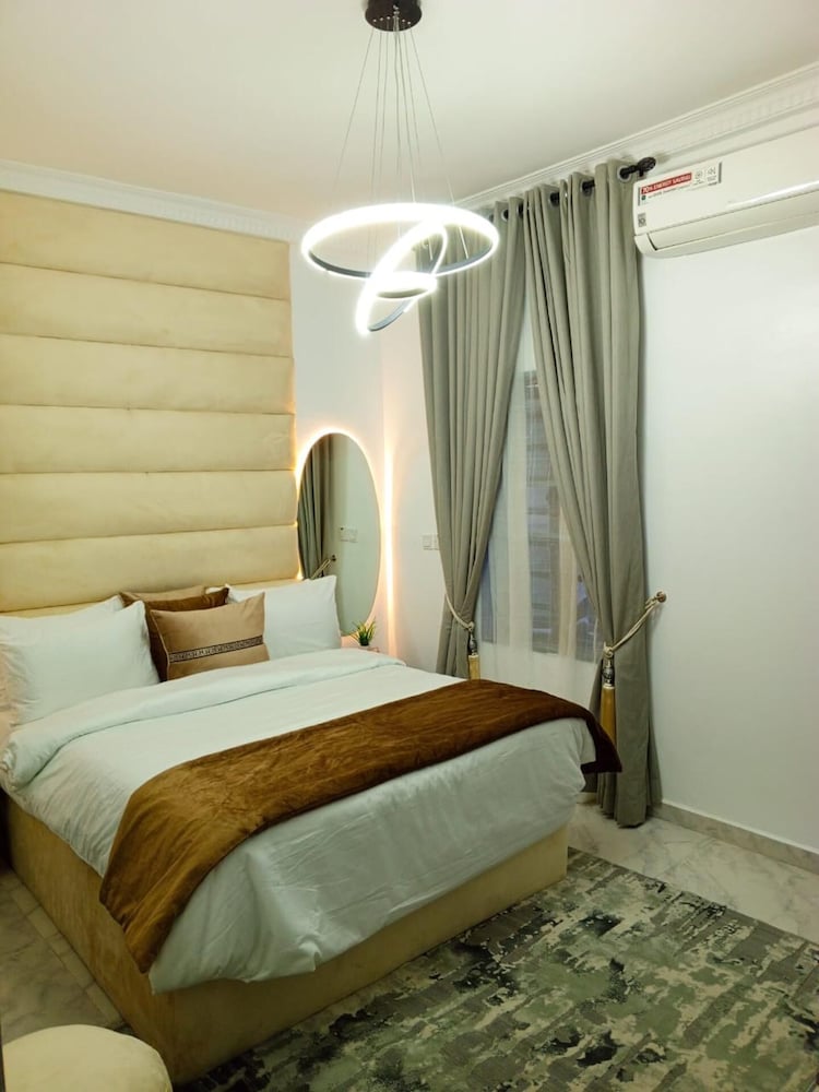 Impeccable 2-bed Apartment in Ikeja view 3