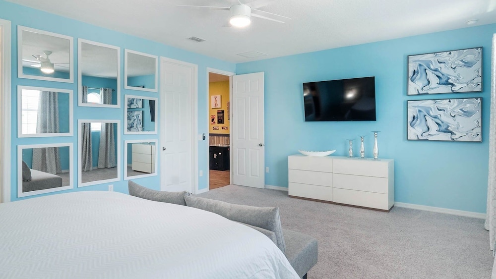 Solara Resort 5 Bedroom Home with Pool + Game Room 5 Home