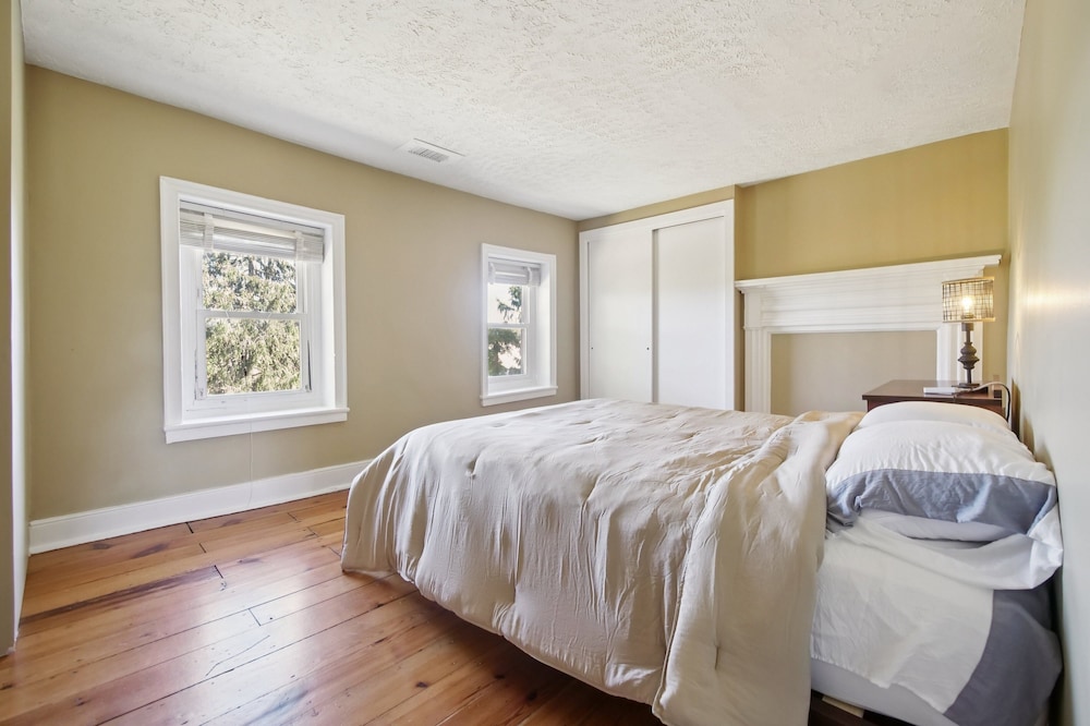 Peaceful Retreat With Scenic Surroundings 4 Bedroom Home
