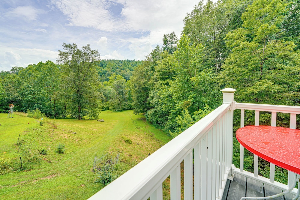 Hot Tub + Pet Friendly: Quiet French Creek Getaway