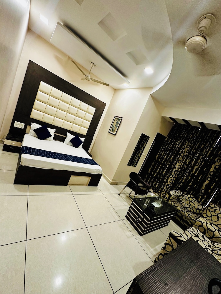 Sunshine Hotel