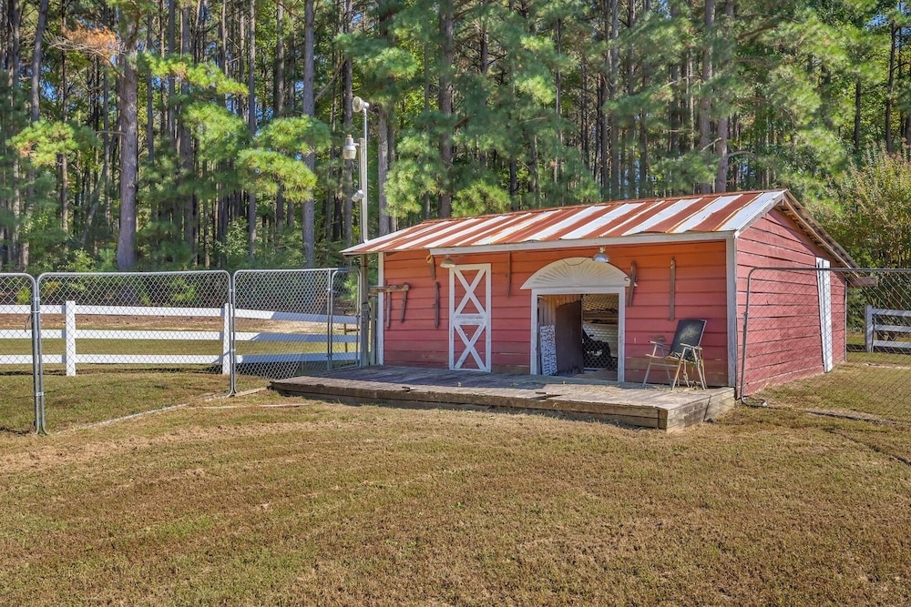 Pet-friendly 3BR Lake House Firepit + Pier