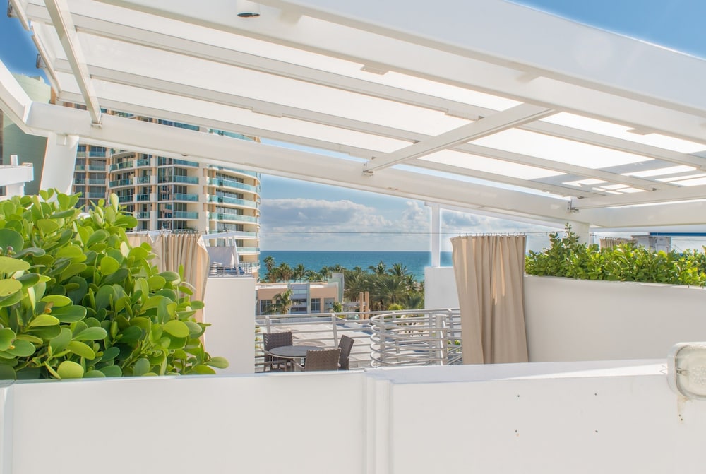 Penthouse De Soleil South Beach - On Ocean Drive Miami Beach Studio Bedroom Condo by RedAwning