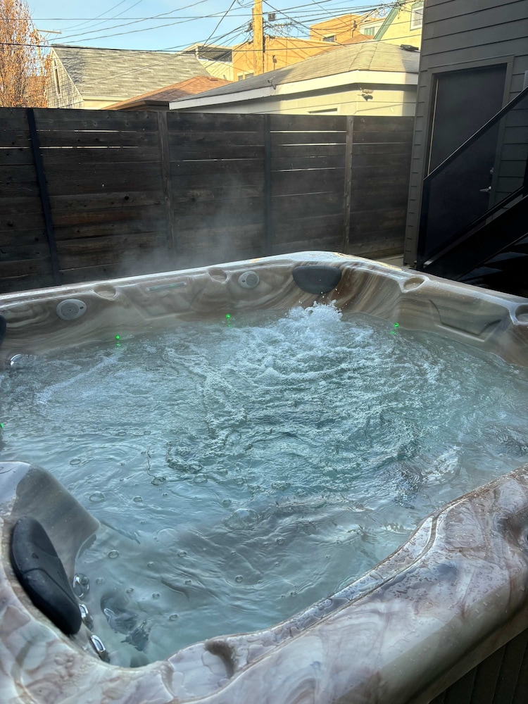 Stunning 5BR Home With 2 Rooftops Sauna Hot Tub