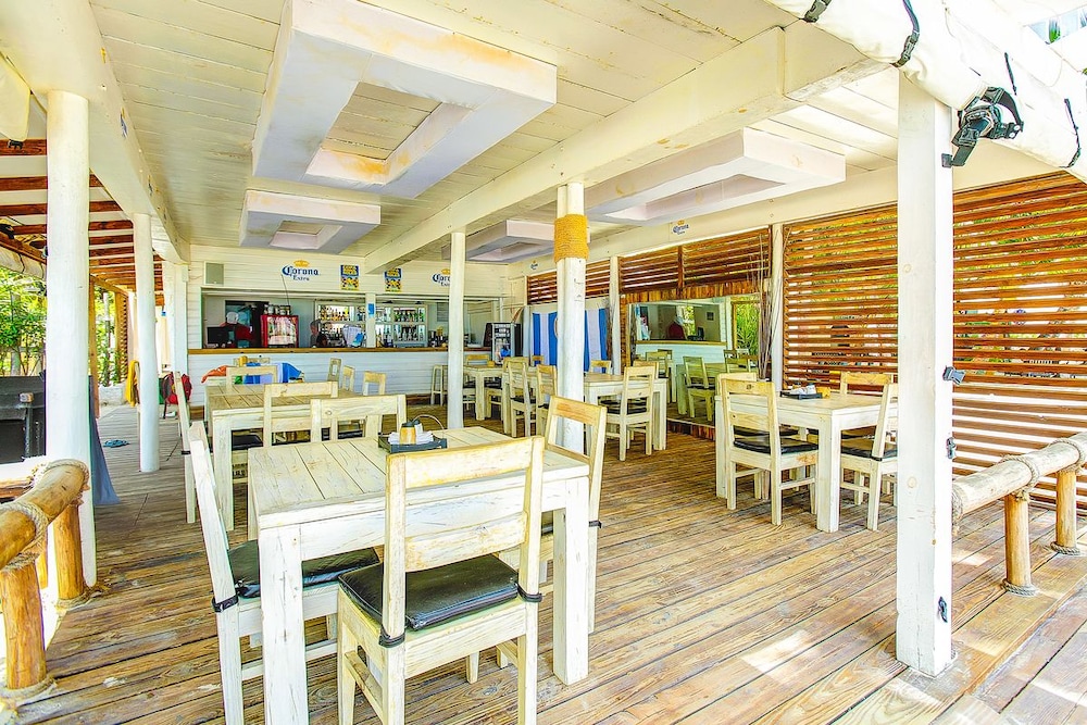 Los Corales Tropical Beach Resort & SPA