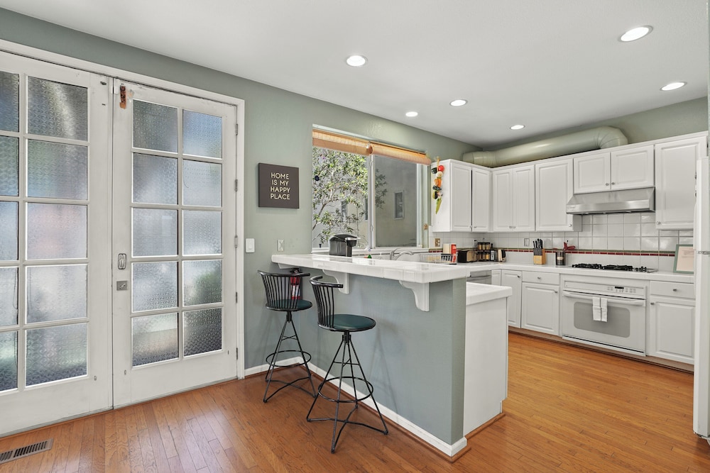 Beautiful 2BR in Silver Terrace