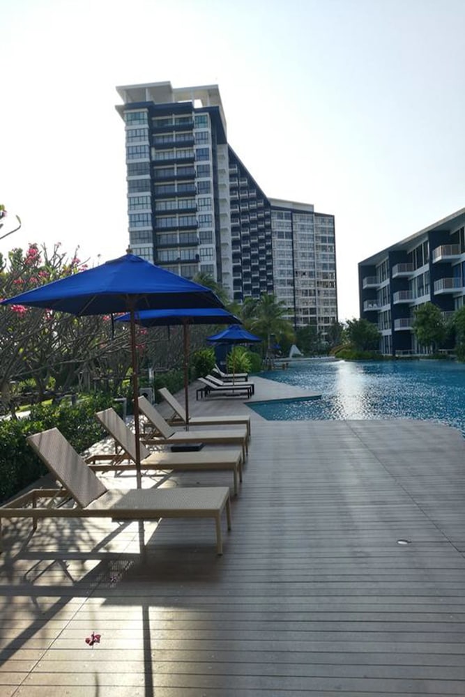Baan Thew Talay Blue Sapphire 353