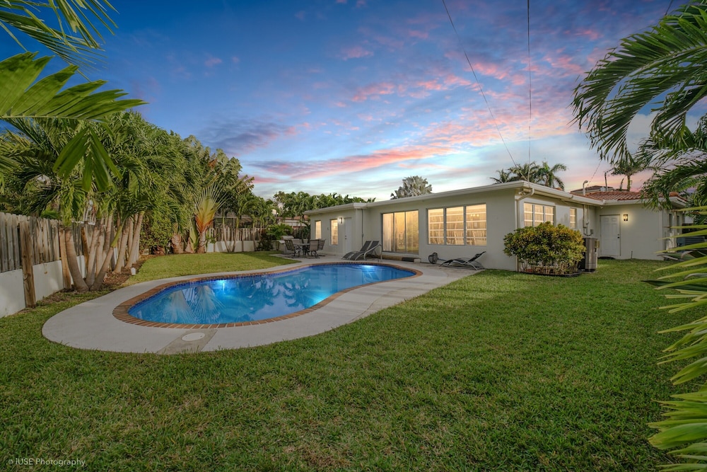 Unique Luxurious House Bright and Airy 4 BDR - Image 1