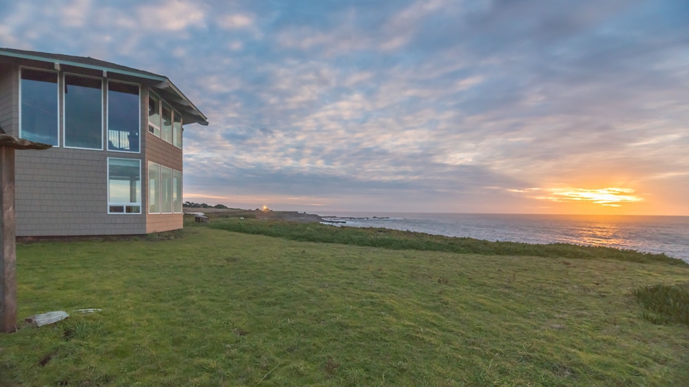 Cliff House at Otter Point