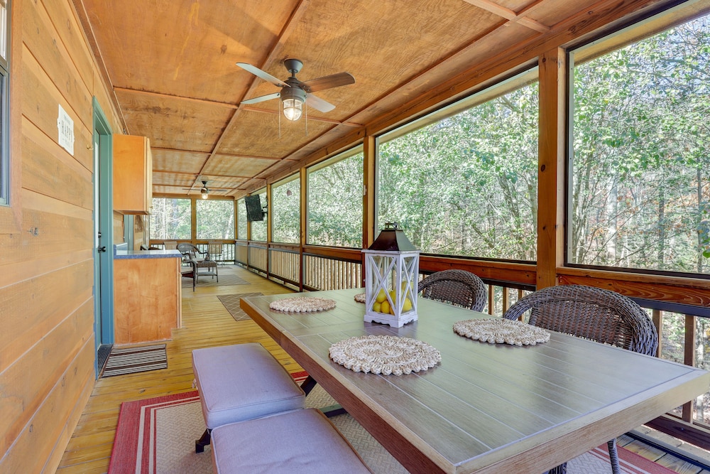 Hot Tub & Game Room: Blue Ridge Getaway