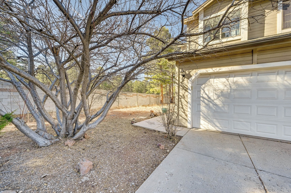 2 Mi to NAU Campus: Forest-view Flagstaff Retreat