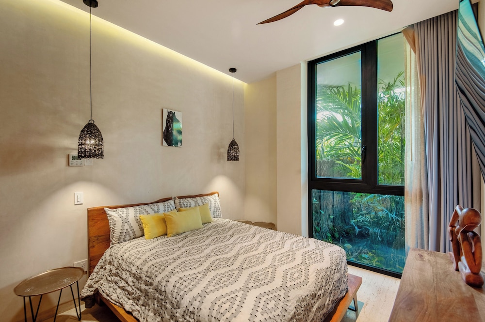 Modern Retreat with Private Garden and Jacuzzi