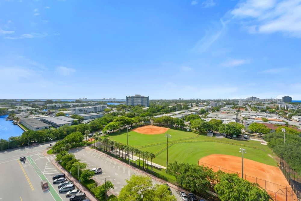 NOK Fantastic 1 BR Den in Miami