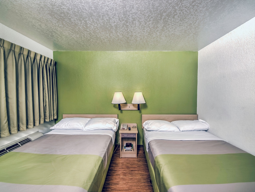 Motel 6 – Colorado Springs, CO – South/Metro Area