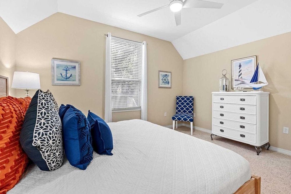 Honey Bee Bungalows by Avantstay Boat Friendly, Pool Access