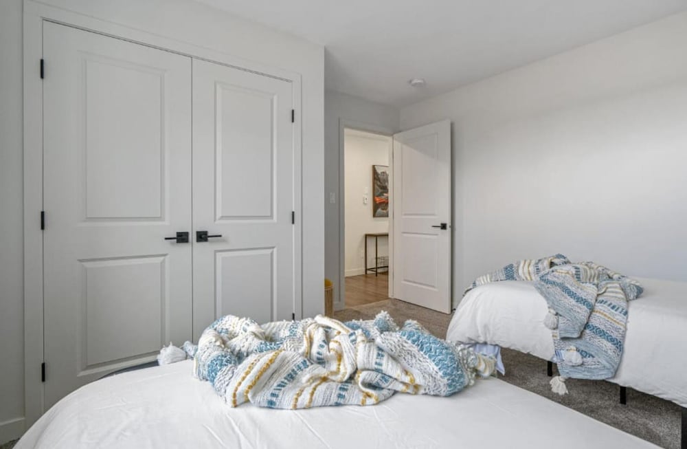 Livingston Way No Service Fees Kitchen