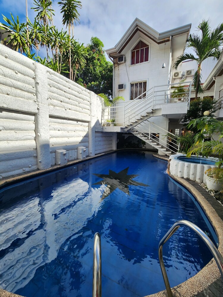 Kandi Suites 2BR with private Jacuzzi
