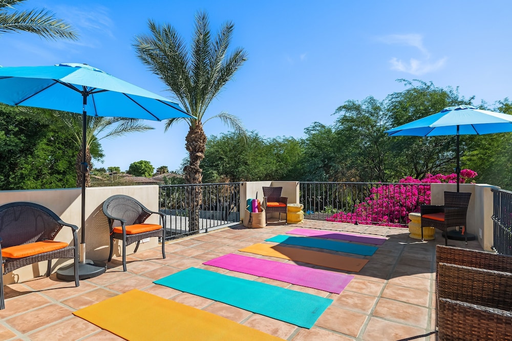 Villa del Gallo by Avantstay Luxury Group Retreat Pool Putting Green