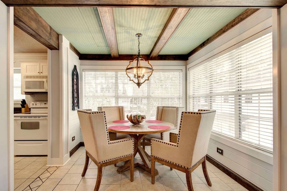 Island Square 808 by Hodnett Cooper - Property Image 6