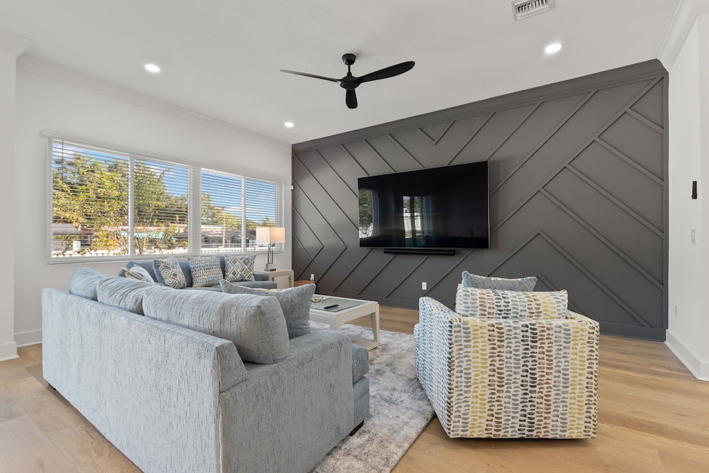 NEW Casa Sol Casa Cielo - Luxurious Newly Built Tampa Townhouses In Prime Location