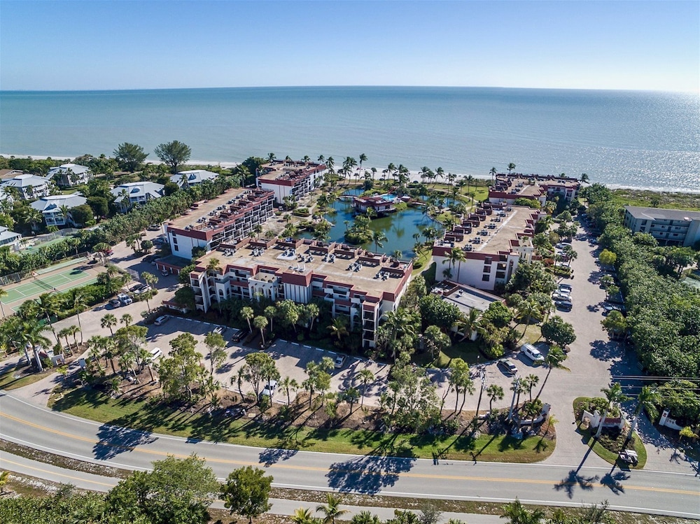 Pointe Santo Condos by Dream Vacation Rentals