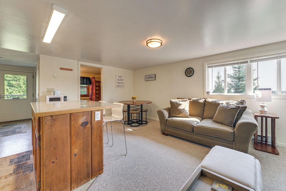 Cozy Apt < 1 Mi Near Lake Huron & Mackinac Island!