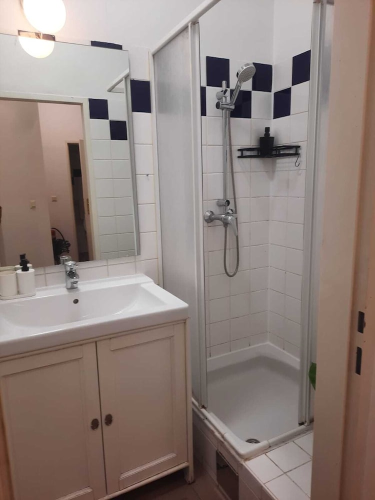 Value 2BR Apt Central City Location