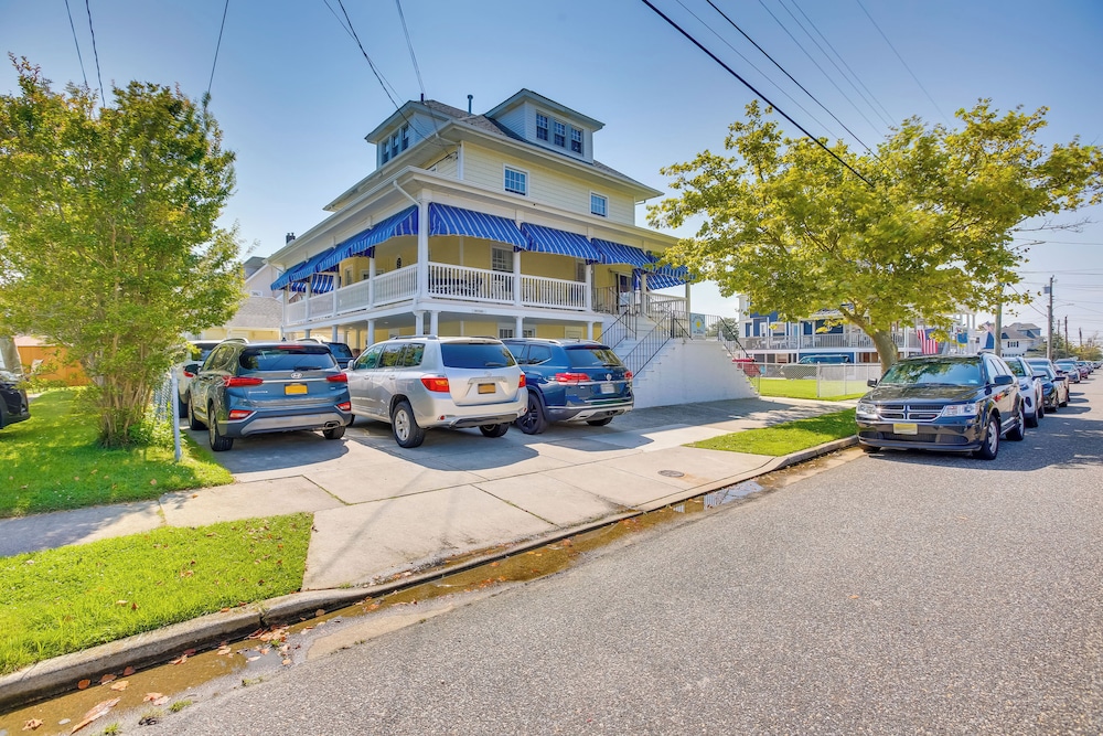 < 1/2 Mi to Beach: Wildwood Getaway w/ Patio!